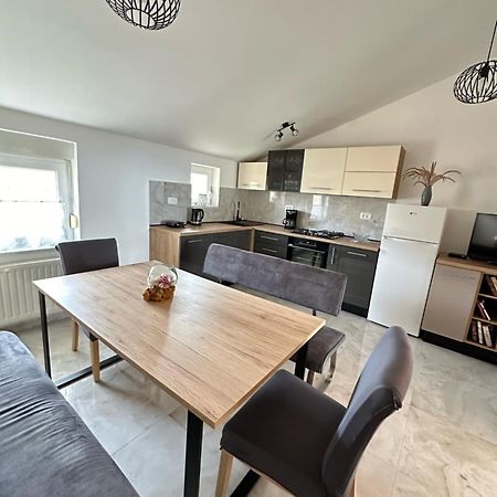 Apartmani Sandra Malinska Sveti Vid-Miholjice Extérieur photo