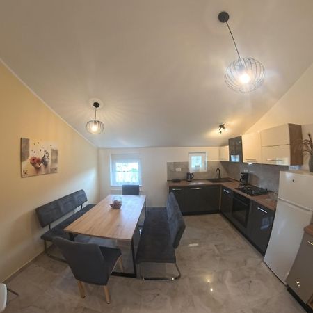 Apartmani Sandra Malinska Sveti Vid-Miholjice Extérieur photo