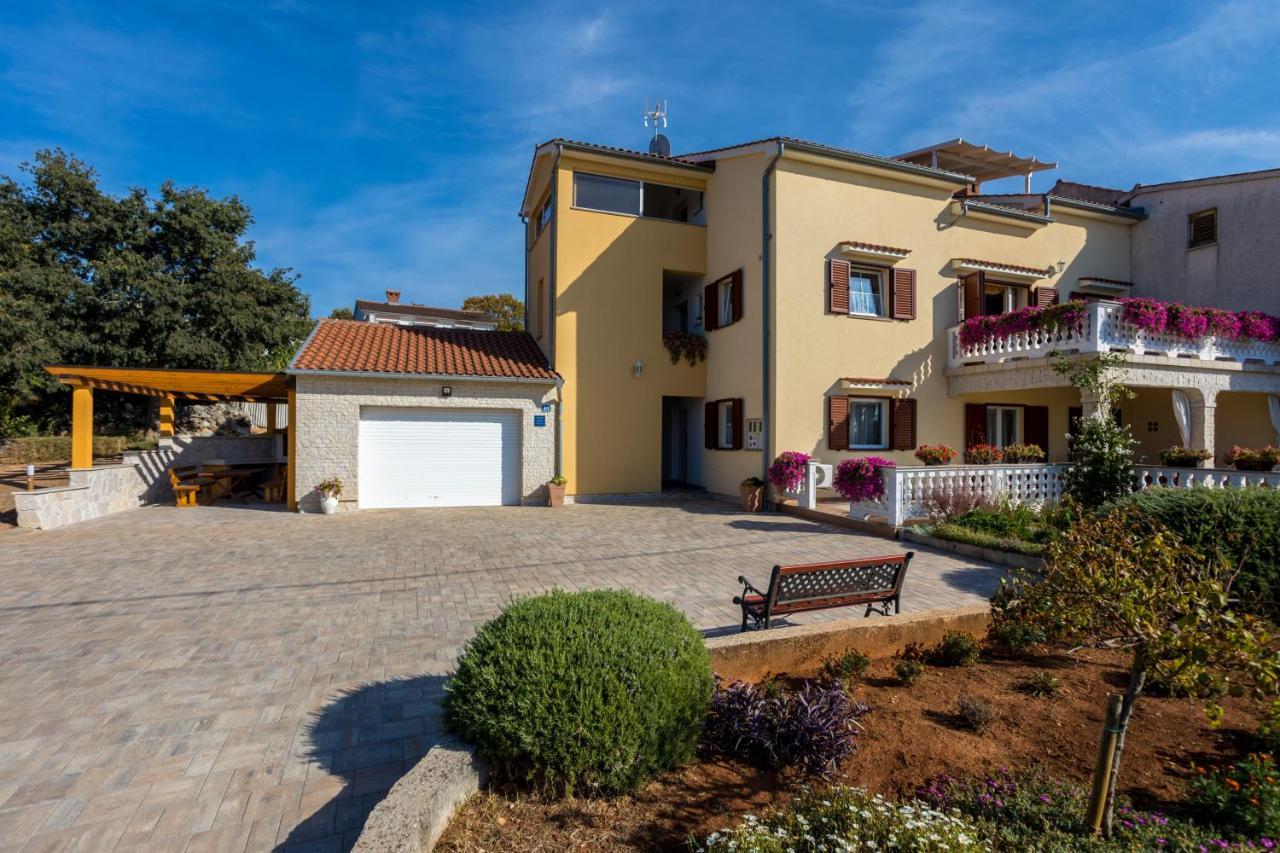 Apartmani Sandra Malinska Sveti Vid-Miholjice Extérieur photo