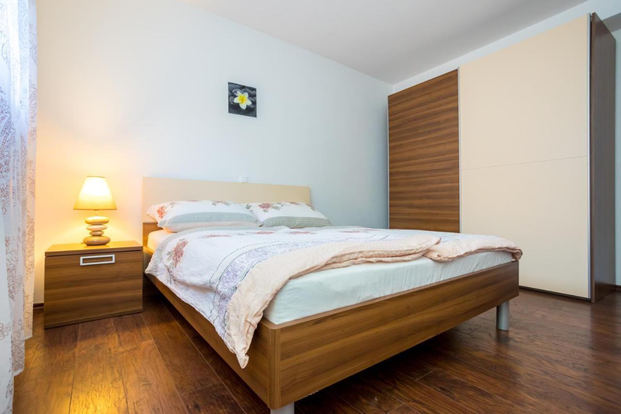 Apartmani Sandra Malinska Sveti Vid-Miholjice Extérieur photo