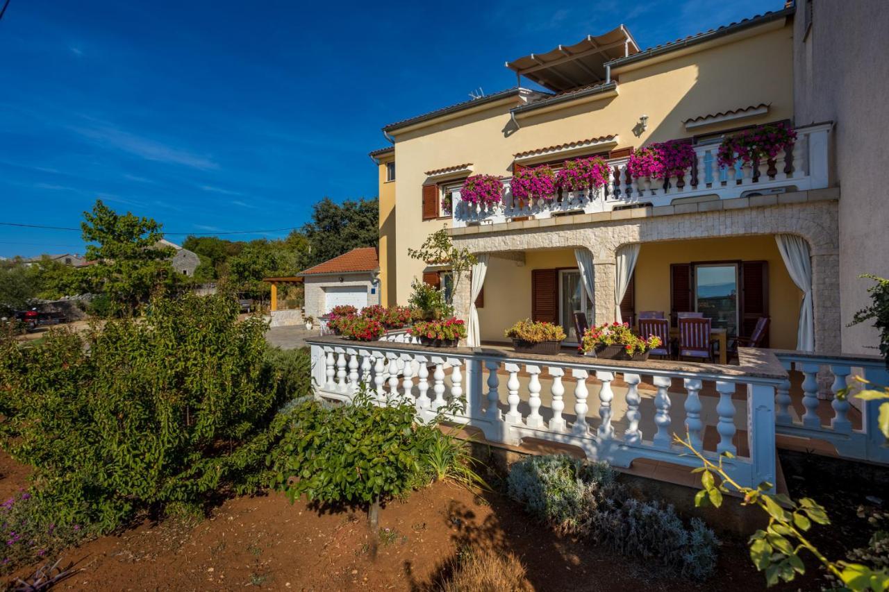Apartmani Sandra Malinska Sveti Vid-Miholjice Extérieur photo