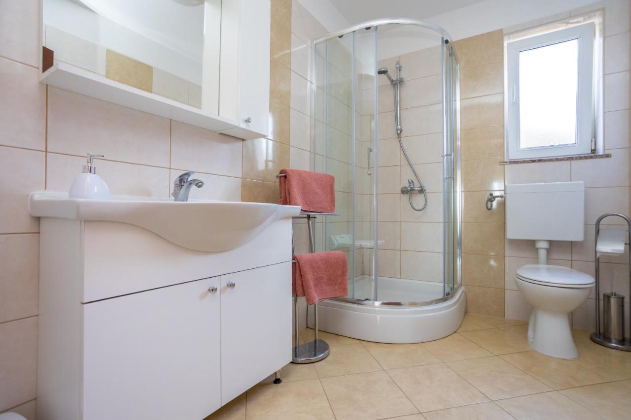 Apartmani Sandra Malinska Sveti Vid-Miholjice Extérieur photo