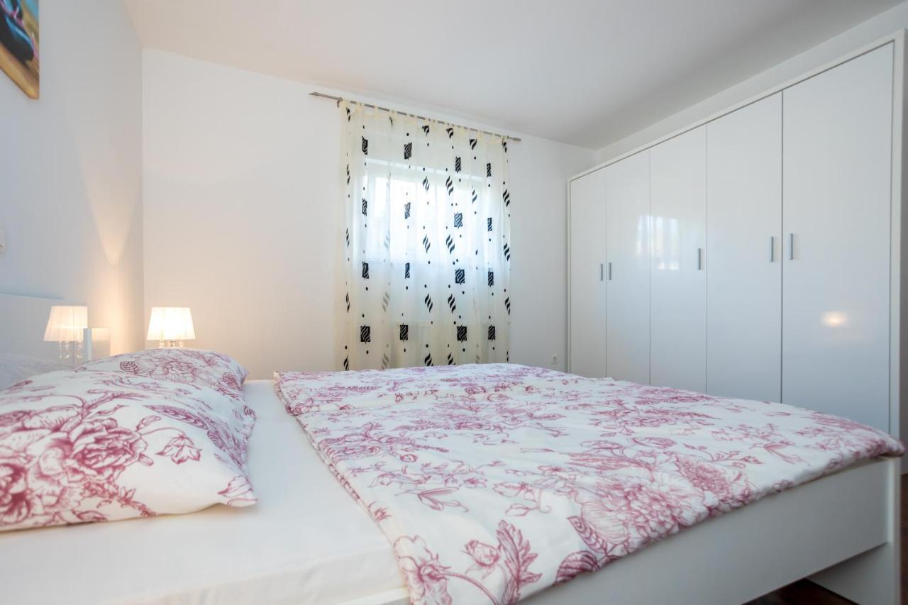 Apartmani Sandra Malinska Sveti Vid-Miholjice Extérieur photo