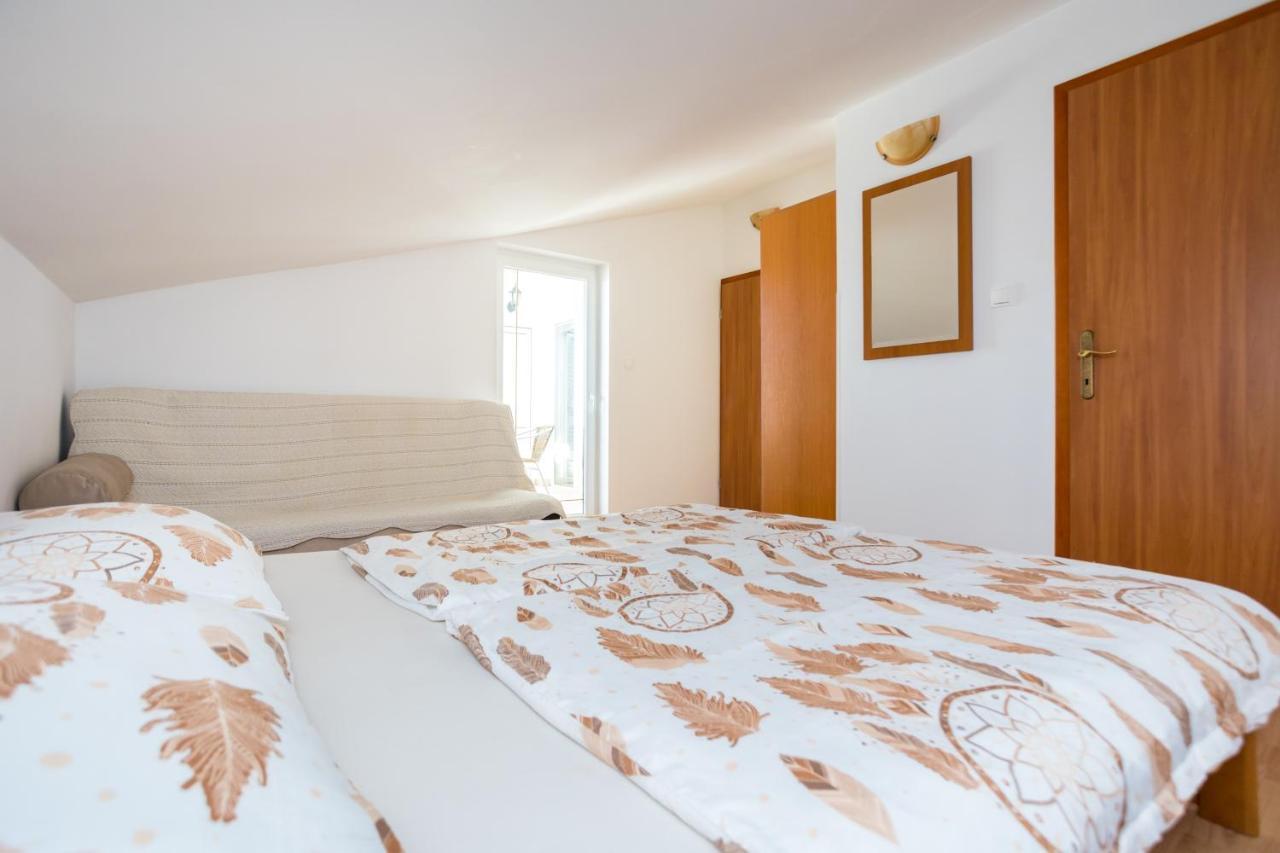 Apartmani Sandra Malinska Sveti Vid-Miholjice Extérieur photo