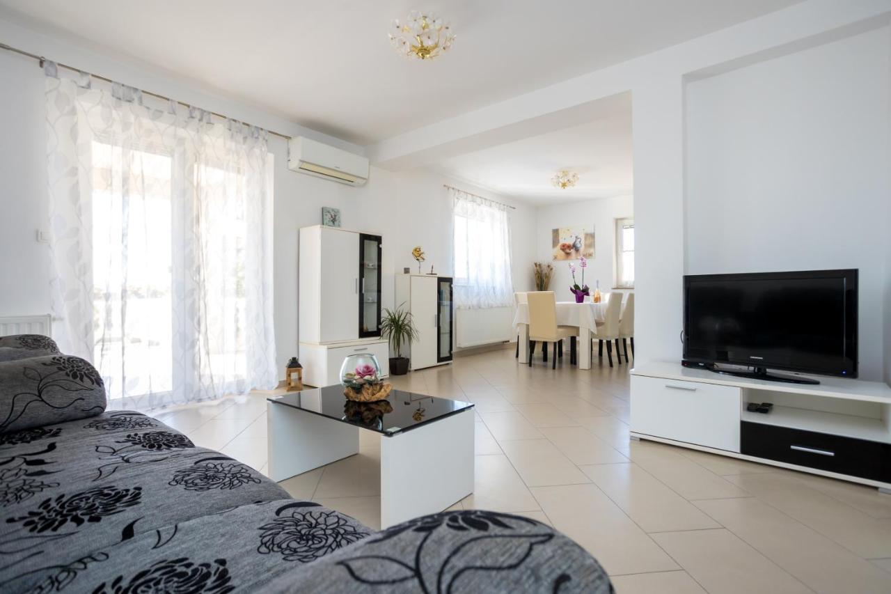 Apartmani Sandra Malinska Sveti Vid-Miholjice Extérieur photo