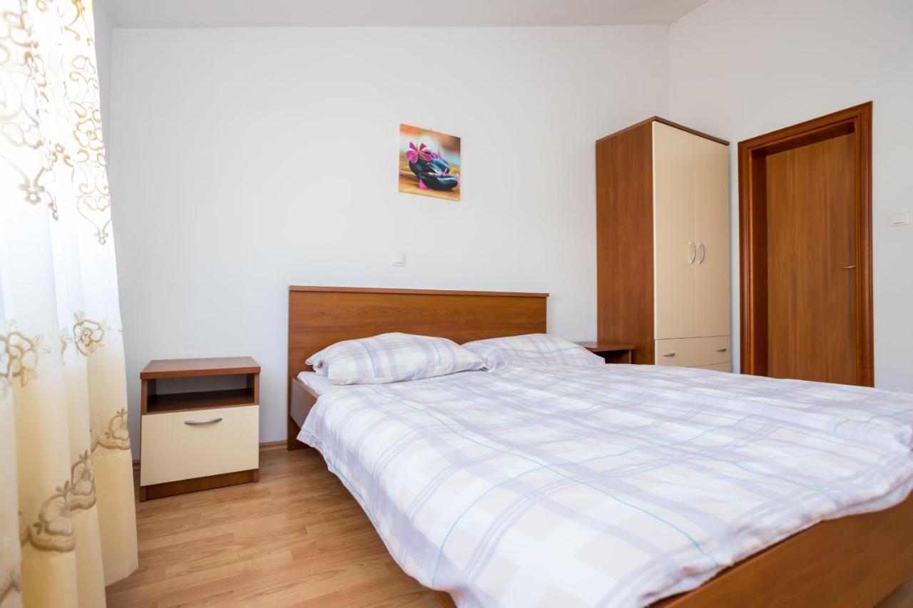 Apartmani Sandra Malinska Sveti Vid-Miholjice Extérieur photo