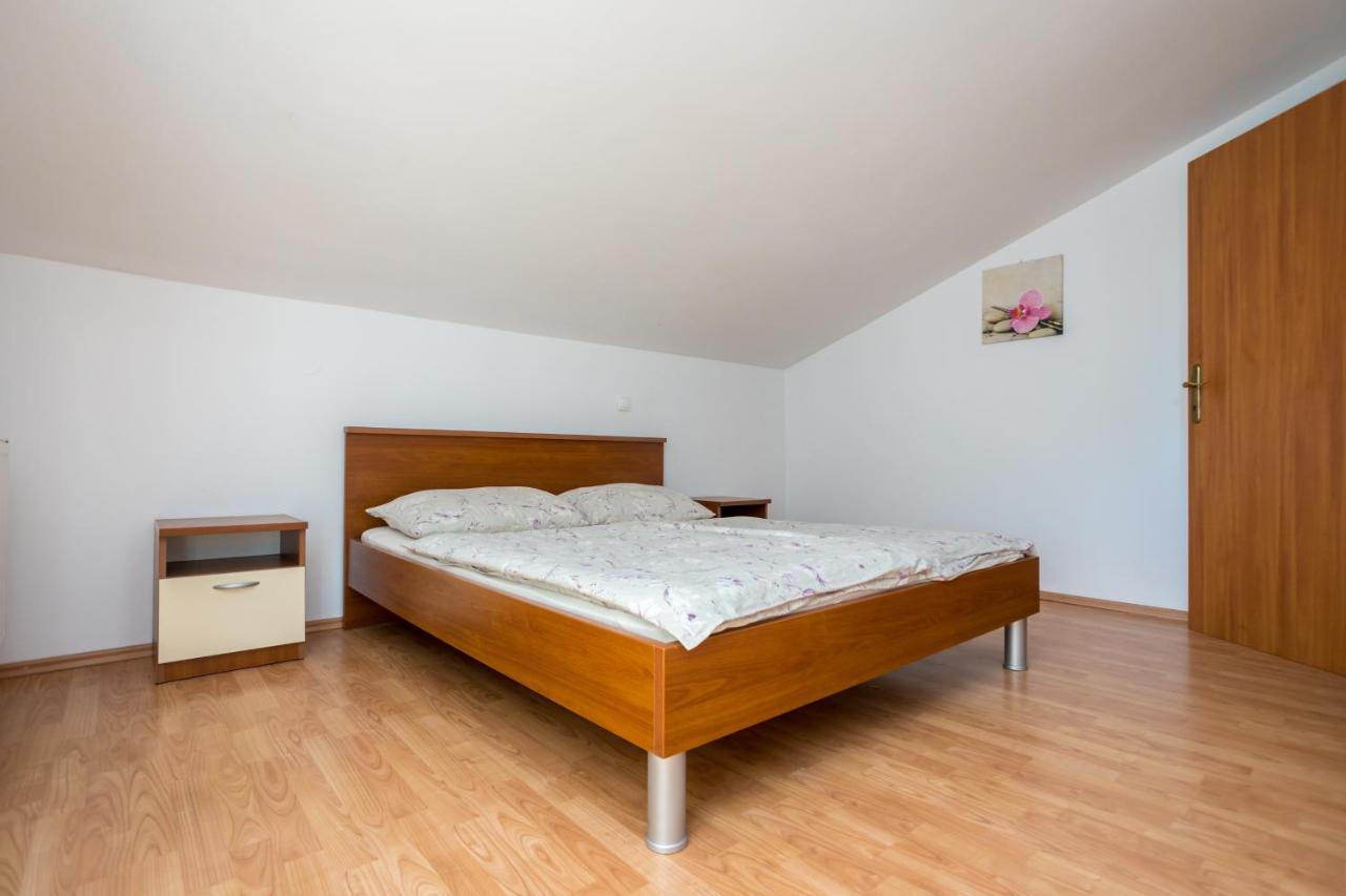 Apartmani Sandra Malinska Sveti Vid-Miholjice Extérieur photo