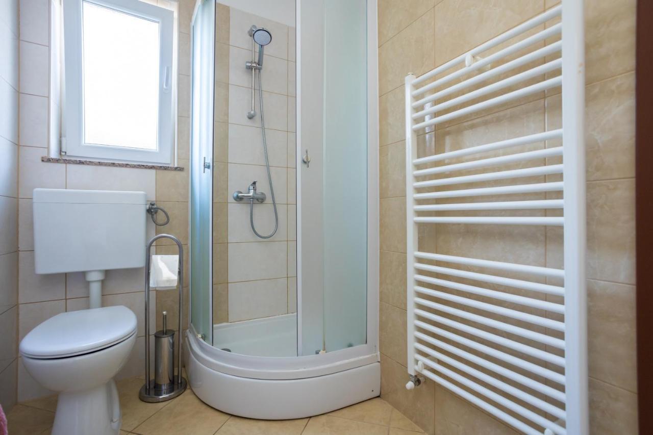 Apartmani Sandra Malinska Sveti Vid-Miholjice Extérieur photo